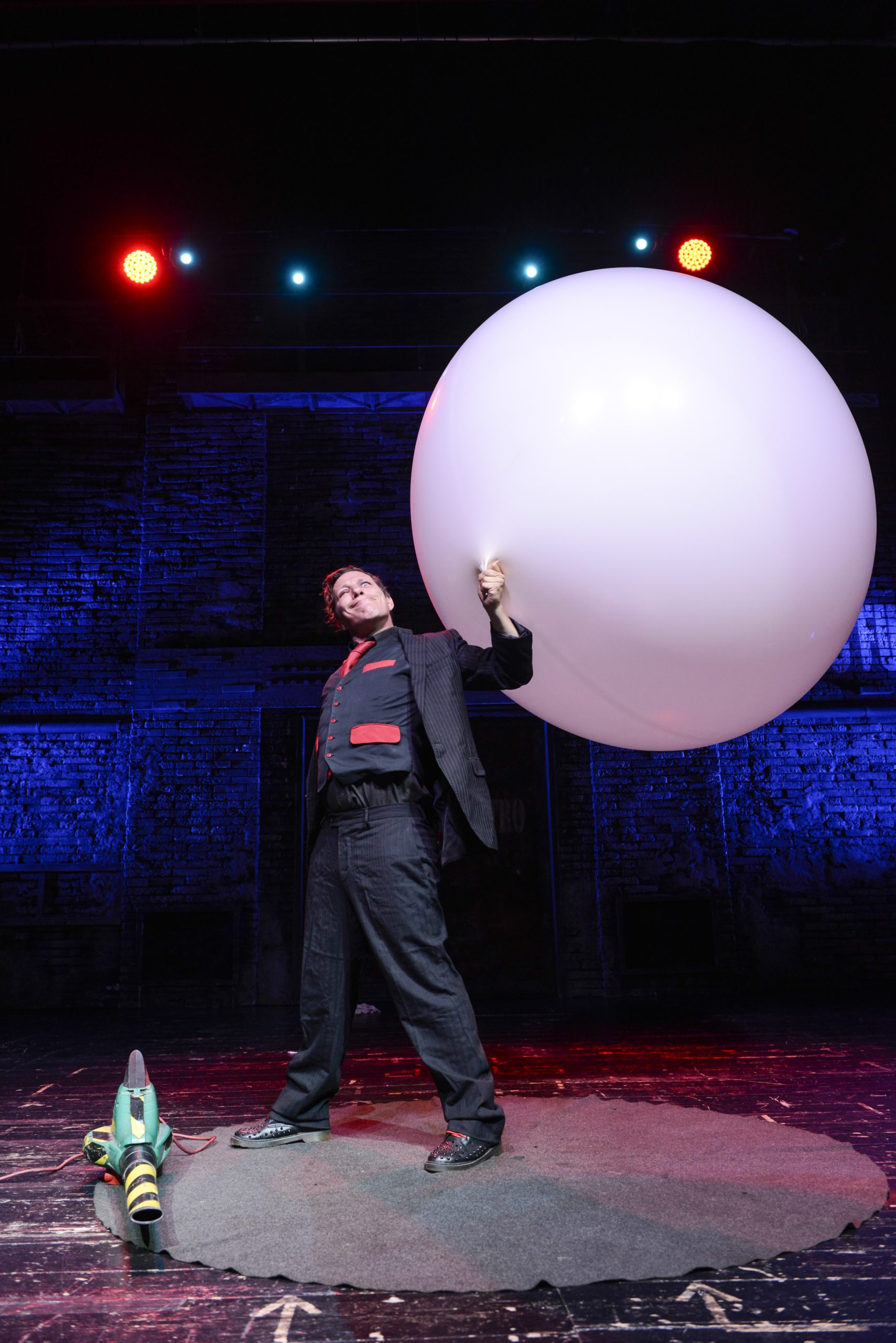 Benjamin Delmas em Mr. Bang Explosive Comedy